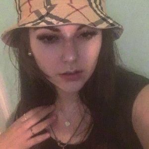 Meet your Posher, Mina